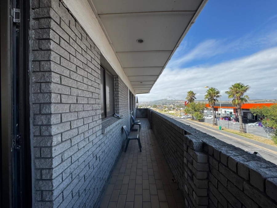 6 Bedroom Property for Sale in Tuscany Glen Western Cape